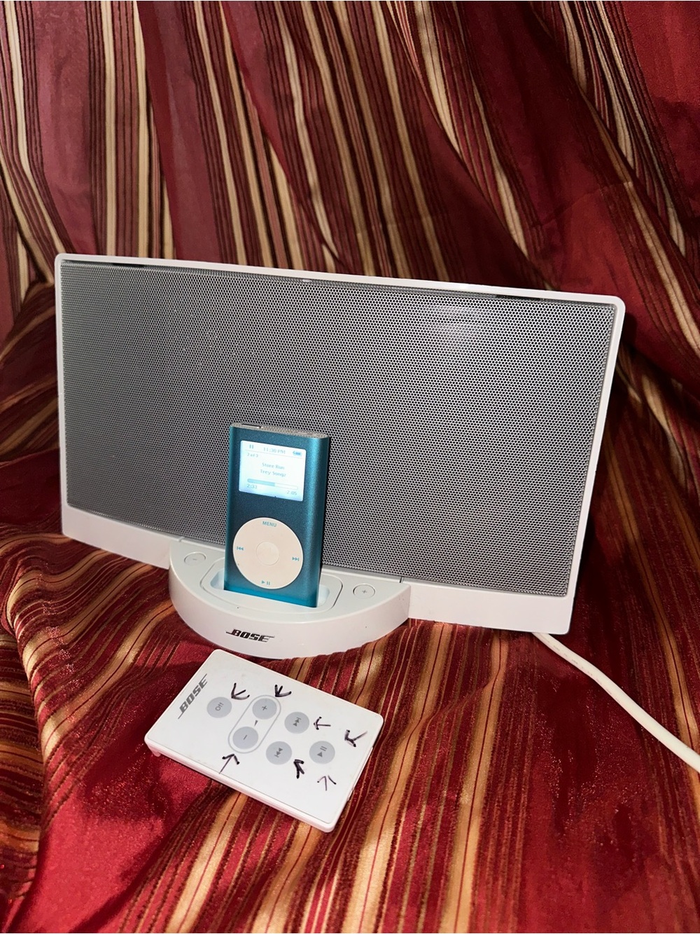 Bose digital Docking System Speaker with  iPod mini and remote. Bundle.